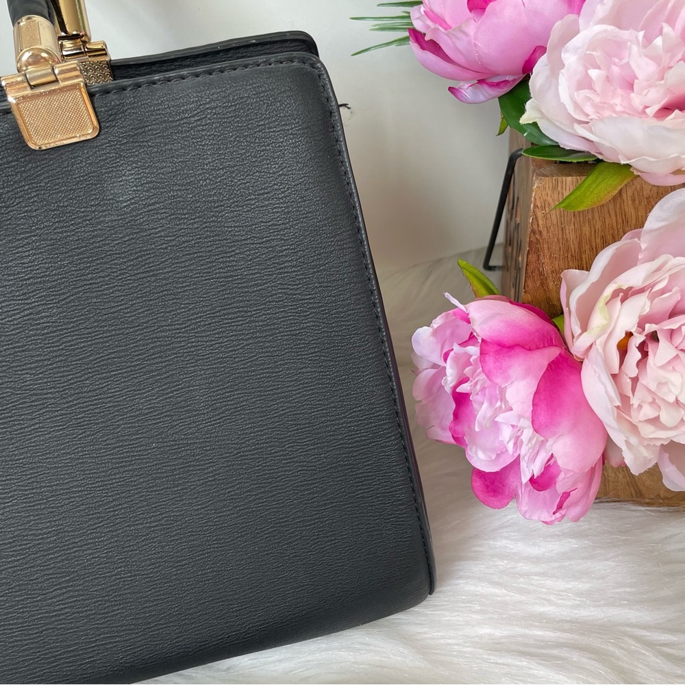 Basic Crossbody Handbag - image 2